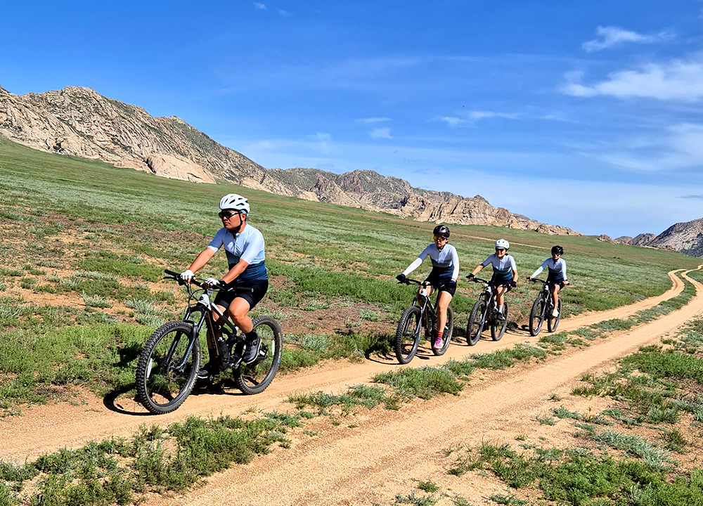 Cycling from steppe to Gobi